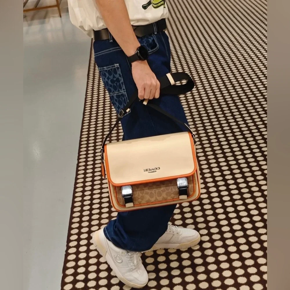 NWT！COACH RACER MESSENGER IN COLORBLOCK SIGNATURE（COACH CAJ79）holiday gift